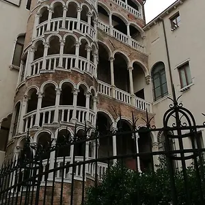 Gasthuis Alloggi Scala Del Bovolo, Venetië